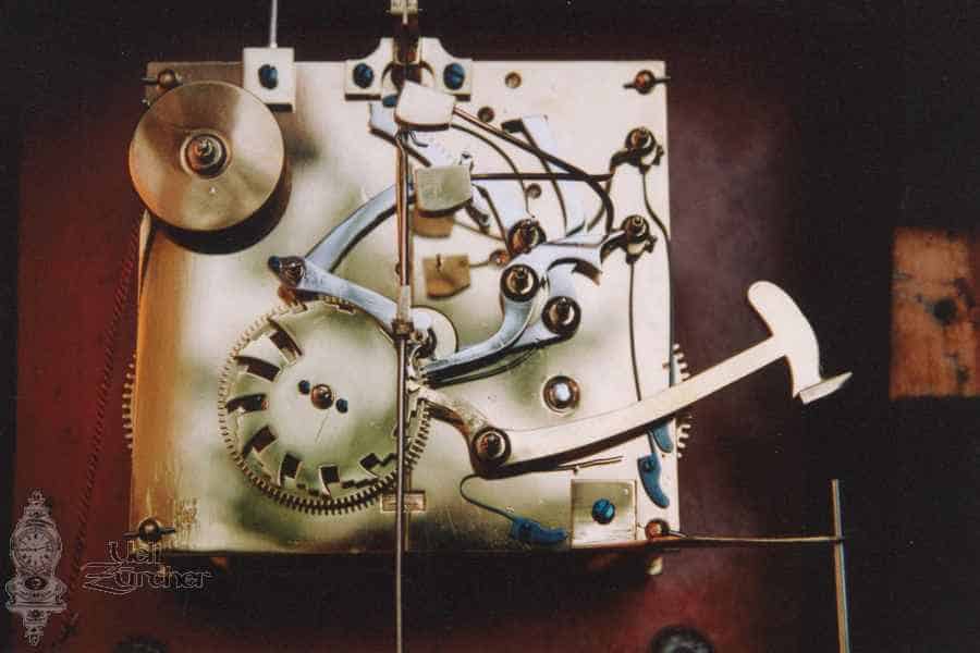 Uhrwerk einer Sumiswalder Pendule von J. Leuenberger mit Auslösung für Musik 19. Jahrhundert - Fotoaufnahme 05.04.2005